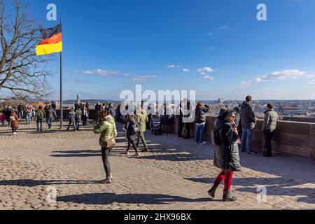 Die auf einem Hügel gelegene Nürnberger Kaiserburg bietet einen schönen Blick über die Stadt. Stockfoto