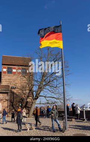 Die auf einem Hügel gelegene Nürnberger Kaiserburg bietet einen schönen Blick über die Stadt. Stockfoto