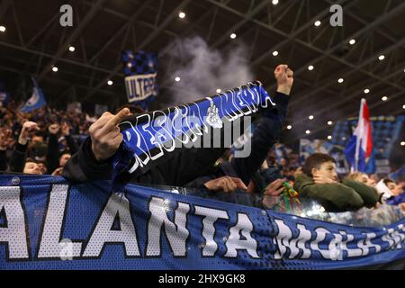 Bergamo, Italien, 10.. März 2022. Atalanta-Fans während des Spiels der UEFA Europa League im Gebiss-Stadion in Bergamo. Bildnachweis sollte lauten: Jonathan Moscrop / Sportimage Kredit: Sportimage/Alamy Live News Stockfoto