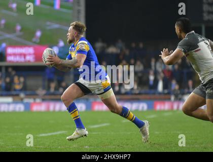 Leeds, Großbritannien. 10. März 2022. Blake Austin für Leeds Rhinos läuft mit dem Ball in Hand Betfred Super League Spiel zwischen Leeds Rhinos und Hull FC am 10.03.2022 im Headingley Stadium, Leeds, UK Credit: Craig Cresswell/Alamy Live News Stockfoto