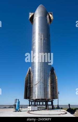 Ein 160' großer Raumschiff-Prototyp SN 15 in der Montageanlage von SpaceX in Boca Chica, Texas. Stockfoto