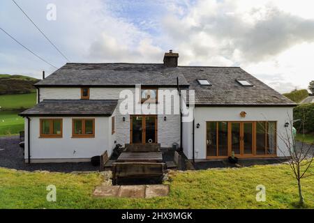 Rückansicht eines erweiterten Cottage in Nord-Wales Stockfoto