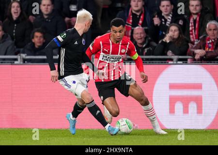 Eindhoven, Niederlande. 10. März 2022. EINDHOVEN, NIEDERLANDE - 10. MÄRZ: Cody Gakpo vom PSV dribbelt mit dem Ball während der UEFA Conference League Runde von 16 auf dem ersten Spiel zwischen PSV Eindhoven und F.C. Kopenhagen im PSV-Stadion am 10. März 2022 in Eindhoven, Niederlande (Foto: Patrick Goosen/Orange Picics) Quelle: Orange Pics BV/Alamy Live News Stockfoto
