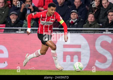 Eindhoven, Niederlande. 10. März 2022. EINDHOVEN, NIEDERLANDE - 10. MÄRZ: Cody Gakpo vom PSV dribbelt mit dem Ball während der UEFA Conference League Runde von 16 auf dem ersten Spiel zwischen PSV Eindhoven und F.C. Kopenhagen im PSV-Stadion am 10. März 2022 in Eindhoven, Niederlande (Foto: Patrick Goosen/Orange Picics) Quelle: Orange Pics BV/Alamy Live News Stockfoto