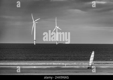 Sandyacht am Strand, Redcar Stockfoto