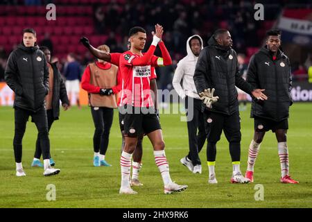 Eindhoven, Niederlande. 10. März 2022. EINDHOVEN, NIEDERLANDE - 10. MÄRZ: Cody Gakpo vom PSV applaudiert während der UEFA Conference League Runde von 16 Leg One Spiel zwischen PSV Eindhoven und F.C. Kopenhagen im PSV-Stadion am 10. März 2022 in Eindhoven, Niederlande (Foto: Patrick Goosen/Orange Picics) Quelle: Orange Pics BV/Alamy Live News Stockfoto