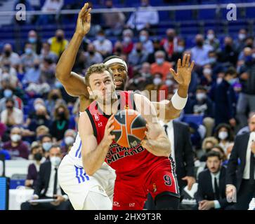 Madrid, Spanien. 10. März 2022. 10.. März 2022; Wizink Center; Madrid, Spanien; Turkish Airlines Euroleague Basketball; Spanien, Real Madrid gegen AX Armani Exchange Mailand; Nicolo Melli (Mailand) und Guerschon Yabusele (Madrid) 900/Cordon Press Credit: CORDON PRESS/Alamy Live News Stockfoto