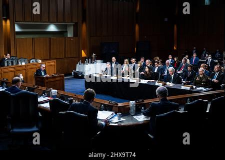 Washington DC, USA. 10. März 2022. Christopher Wray, Direktor des Federal Bureau of Investigation, spricht bei einer Anhörung des Senats-Geheimdienstausschusses. Kredit: SOPA Images Limited/Alamy Live Nachrichten Stockfoto