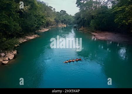 Tubing auf dem Cabohon River, Semuc Champey, Lanquin, Alta Verapaz, Guatemala Stockfoto