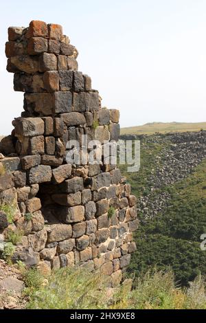 Amberd ist eine Festung, die an den Hängen des Mt. Aragats, Armenien Stockfoto