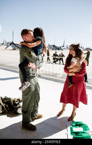 Familienzusammenführung im Miramar in San Diego Stockfoto