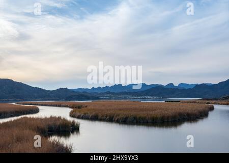 Ein atemberaubender Blick auf den Fluss in Parker Dam Road, Arizona Stockfoto