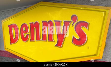 Dennys American Diner in Florida - MIAMI, VEREINIGTE STAATEN - 20. FEBRUAR 2022 Stockfoto