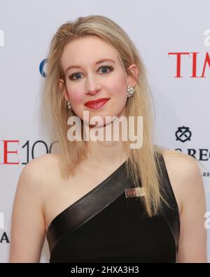 Elizabeth Holmes nimmt am 21. April 2015 an der TIME 100 Gala Teil, der 100 einflussreichsten Menschen DER WELT im Jazz im Lincoln Center in New York. Stockfoto