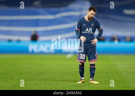 Madrid, Spanien. 9. März 2022. Lionel Messi (PSG) Fußball: Messi sieht während der UEFA Champions League Runde mit 16 2. Beinabenden zwischen Real Madrid CF 3-1 Paris Saint-Germain im Estadio Santiago Bernabeu in Madrid, Spanien, düster aus. Quelle: Mutsu Kawamori/AFLO/Alamy Live News Stockfoto