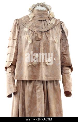 Die Geschichte weibliche Kleidung isoliert auf weiß Stockfoto