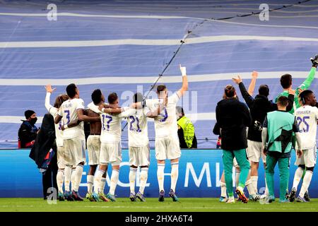 Madrid, Spanien. 09. März 2022. Madrid Spanien; 09,03, 2022.- Real Madrid gegen Paris Saint-Germain beim Champions-League-Fußballspiel in der Runde von 16 im Santiago Bernabeu-Stadion in Madrid. Real Madrid Spieler Endergebnis 3-1 Tore von Real Madrid Karim Benzema 61 76 and 78  PSG Tor Kylian Mbappe 39  Credit: dpa/Alamy Live News Stockfoto