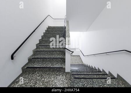 Nottreppe im Gebäude Stockfoto