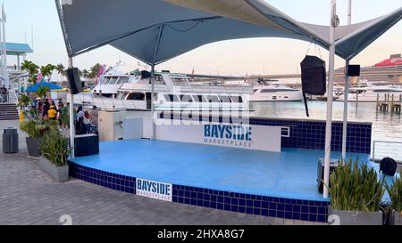 Beliebte Bayside Marketplace in Downtown Miami - MIAMI, VEREINIGTE STAATEN - FEBRUAR 20, 2022 Stockfoto