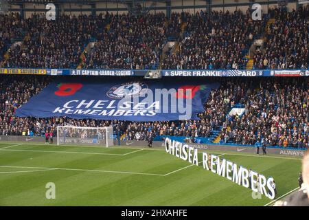 Fans des Chelsea Football Club gedenken des Gedenktages an der Stamford Bridge 2018 Stockfoto