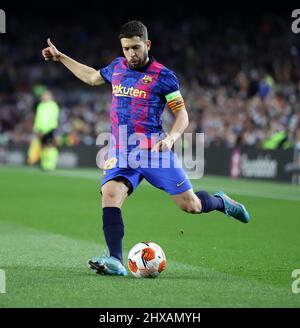 Sabadell, Barcelona, Spanien. 10. März 2022. Barcelona Spanien 10.03.2022 Jordi Alba (FC Barcelona) kontrolliert den Ball während der UEFA Europa League zwischen dem FC Barcelona und Galatasaray SK am 10. März 2022 im Camp Nou in Barcelona. (Bild: © Xavi Urgeles/ZUMA Press Wire) Bild: ZUMA Press, Inc./Alamy Live News Stockfoto