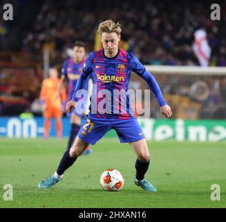 Sabadell, Barcelona, Spanien. 10. März 2022. Barcelona Spanien 10.03.2022 Frenkie De Jong (FC Barcelona) kontrolliert den Ball während der UEFA Europa League zwischen dem FC Barcelona und Galatasaray SK am 10. März 2022 im Camp Nou in Barcelona. (Bild: © Xavi Urgeles/ZUMA Press Wire) Bild: ZUMA Press, Inc./Alamy Live News Stockfoto