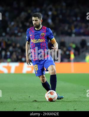 Sabadell, Barcelona, Spanien. 10. März 2022. Barcelona Spanien 10.03.2022 Jordi Alba (FC Barcelona) kontrolliert den Ball während der UEFA Europa League zwischen dem FC Barcelona und Galatasaray SK am 10. März 2022 im Camp Nou in Barcelona. (Bild: © Xavi Urgeles/ZUMA Press Wire) Bild: ZUMA Press, Inc./Alamy Live News Stockfoto