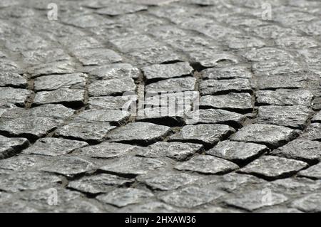 Kopfsteinpflaster im Fokus und verwischen Stockfoto