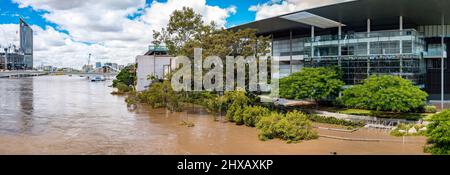 Brisbane, Australien - 1. März 2022: Panorama der Southbank-Gegend bei GOMA überflutet nach dem starken Regen Stockfoto