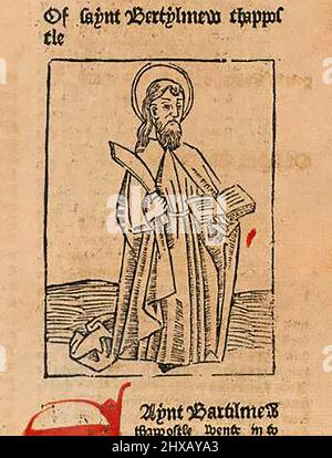 Holzschnitt aus dem 15.. Jahrhundert, der den heiligen Bartholomäus, den Apostel, zeigt, wie er von William Caxton ( 1422-1491/92) in seiner Übersetzung von 'die goldene Legende' oder 'so endet die legende, die in Latyn legenda aurea genannt wird, also in Englysshe die goldene legende' von Jacobus, de Voragine, gedruckt wurde (um 1229-1298). Stockfoto