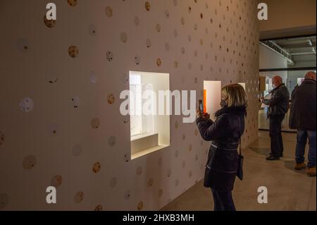 02/22/2022 - Italien, Mailand, Pirelli Hangar Bicocca präsentiert die Ausstellung 'Metaspore' der koreanischen Künstlerin Anicka Yi. Stockfoto