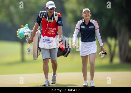 Pattaya, Thailand. 11. März 2022. Pattaya Thailand - 11. März: Atthaya Thitikul aus Thailand während des Tages 2 der Honda LPGA Thailand im Siam Country Club Old Course am 11. März 2022 in Pattaya, Thailand (Foto von Peter van der Klooster/Orange Picics) Credit: Orange Pics BV/Alamy Live News Stockfoto