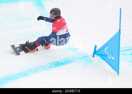 Zhangjiakou China. 11. März 2022. Takahito Ichikawa (JPN), 11. März 2022 - Snowboard : SB-LL2 1.-Lauf für Männer im Zhangjiakou Genting Snow Park während der Paralympischen Winterspiele in Peking 2022 in Zhangjiakou China. Kredit: MA SPORT/AFLO/Alamy Live Nachrichten Stockfoto