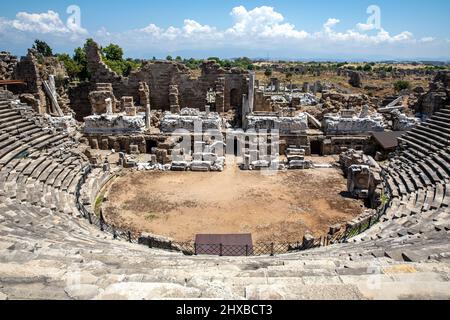 Theater der antiken Stadt Side in der Türkei in Antalya. Stockfoto