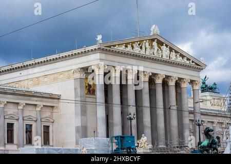 Neoklassizistisches Gebäude des Österreichischen Nationalparlaments, Wien, Österreich Stockfoto