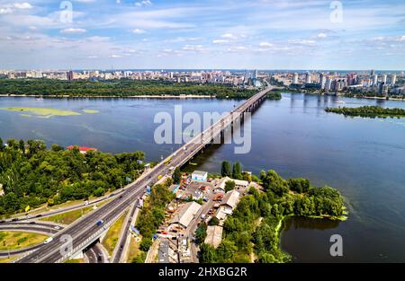 Die Patonbrücke in Kiew, Ukraine Stockfoto