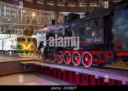 SANKT PETERSBURG, RUSSLAND - 12. JANUAR 2022: Sowjetische Güterzugdampflokomotive der SO-Serie (Sergo Ordzhonikidze) im Museum of Russian Stockfoto