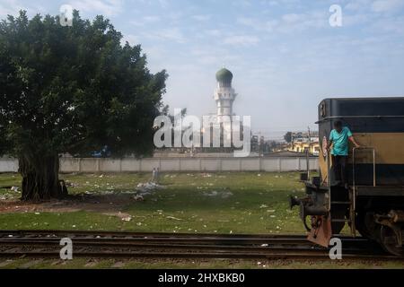 Bangladesch, Khulna, 2021-10-31. Zugfahrt durch Bangladesch Bangladesch. Foto von Martin Bertrand. Bangladesch, Khulna, le 2021-10-31. Reise Stockfoto