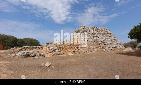 Dieses Foto wurde in den Talayots von Cornia Nou, Menorca, Balearen, Spanien, aufgenommen. Stockfoto