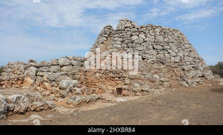 Dieses Foto wurde in den Talayots von Cornia Nou, Menorca, Balearen, Spanien, aufgenommen. Stockfoto