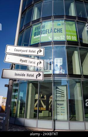 Freie Büroflächen im Düsseldorfer Medienhafen Stockfoto