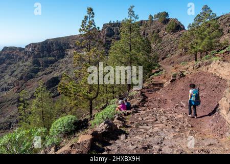 Die wunderschöne Berglandschaft von La Gomera, die vom Dorf Arure zum Aussichtspunkt Riscos de La Merica in der Nähe des Valle Gran Rey führt Stockfoto