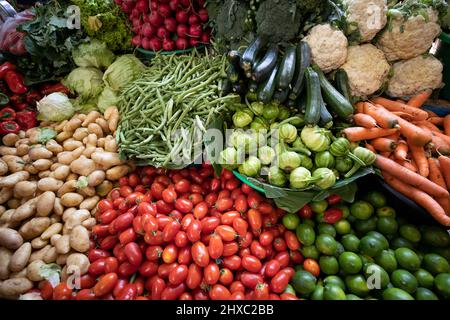 Farbenprächtiger wöchentlicher Chichicastenango Maya-Markt in Guatemala, Zentralamerika. Stockfoto