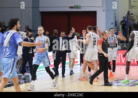 Cremona, Italien. 09. März 2022. Vanoli Basket Cremona während Vanoli Basket Cremona vs GeVi Napoli, Italienische Basketball A Serie Championship in Cremona, Italien, März 09 2022 Quelle: Independent Photo Agency/Alamy Live News Stockfoto