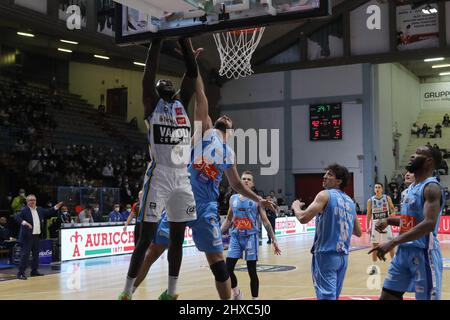 Palazzetto dello Sport Mario Radi, Cremona, Italien, 09. März 2022, Malik Dime (Vanoli Cremona) während der Vanoli Basket Cremona vs. GeVi Napoli - Italienisch Stockfoto