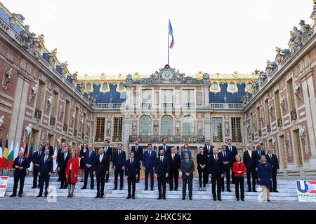 Paris, Frankreich. 11. März 2022. Die Staats- und Regierungschefs der Europäischen Union nehmen am Freitag, den 11. März 2022, an einem Gipfeltreffen im Chateau de Versailles in Versailles in der Nähe von Paris, Frankreich, Teil. Die Staats- und Regierungschefs der EU versuchen, Wege zu finden, um den Folgen der russischen Invasion in die Ukraine zu begegnen, die die Wirtschafts- und Verteidigungsbedürfnisse des Blocks beeinträchtigt hat. Foto der Europäischen Union/ Quelle: UPI/Alamy Live News Stockfoto