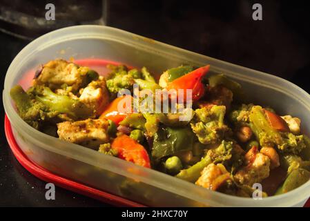 Dampfend gemischtes Gemüse im Wok, asiatische Art Kochen Stock Foto Stockfoto