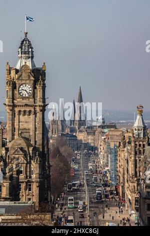 Ein Blick auf die Princes Street in Edinburgh, Schottland Stockfoto