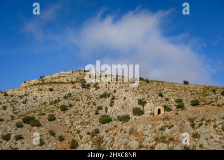 Kapelle auf dem Weg zum Gipfel von Montgrí, im Naturpark von Montgrí, Illes Medes und Baix Ter (Empordà, Girona, Katalonien, Spanien) Stockfoto