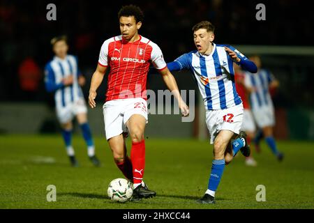 Rotherham United's Rarmani Edmonds-Green und Joe Grey von Hartlepool United in Aktion während des Halbfinalmatches der Papa John's Trophy in Victoria Park, Hartlepool. Bilddatum: Mittwoch, 9. März 2022. Stockfoto